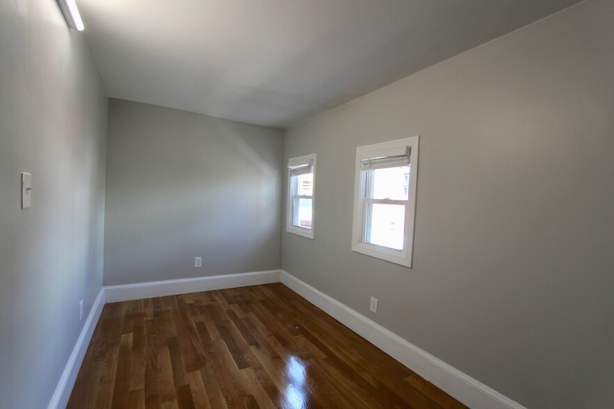 Building Photo - 23 Calumet St