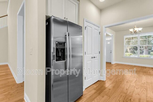 Building Photo - 2649 Lohr Dr