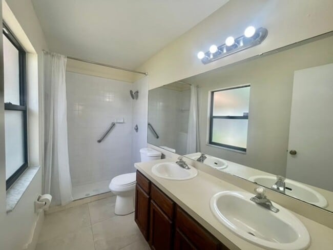 Building Photo - Orlando - 4 Bedroom, 2 Bathroom - $2550.00