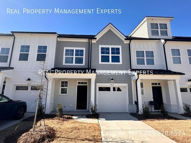 Building Photo - Charming 3BR/2.5BA Townhouse in Charlotte!