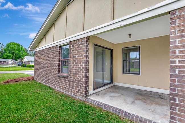 Building Photo - MOVE IN SPECIAL! Two Bedroom Pet-Friendly Unit in Gadsden Acres!