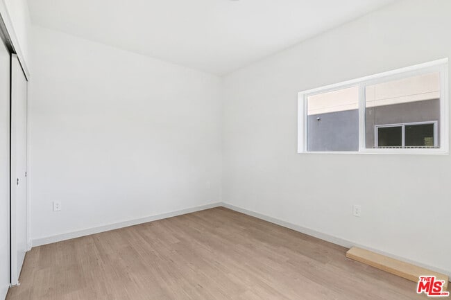 Building Photo - 2521 S Orange Dr