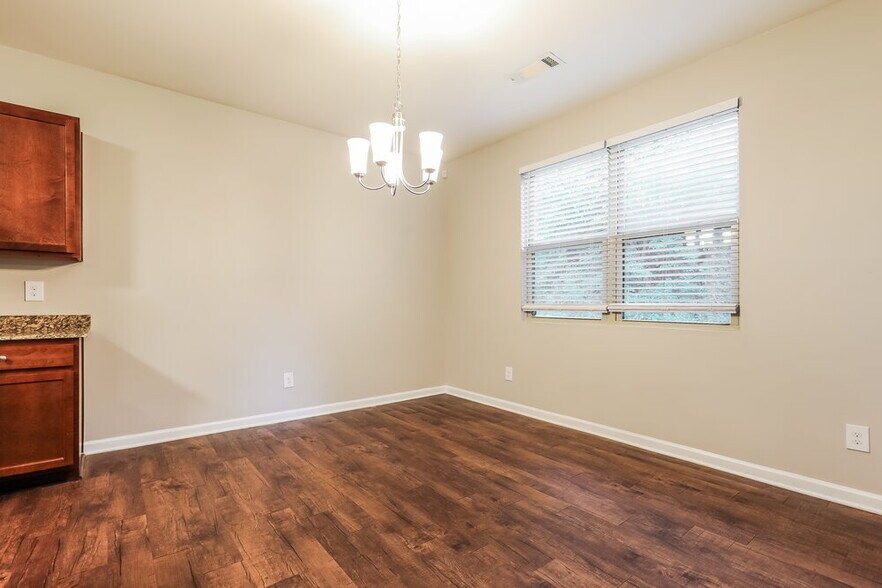 Building Photo - 700 Feldwood Ln