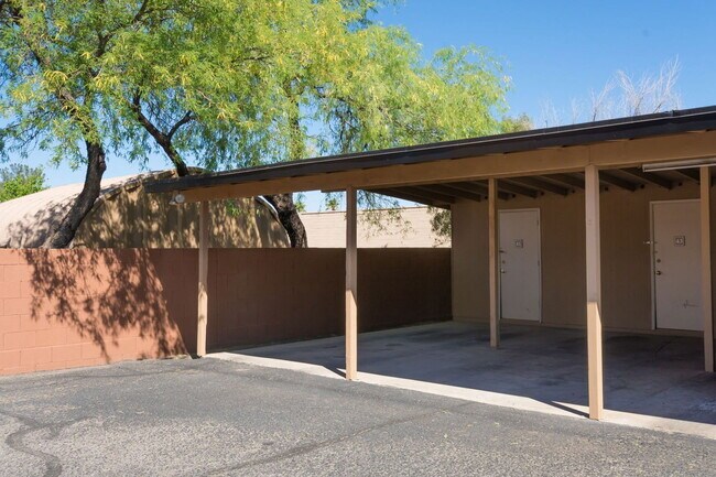 Building Photo - 4557 E Bellevue St