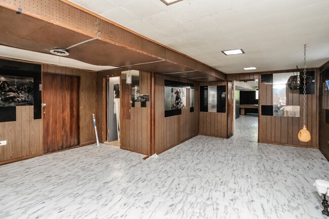 Building Photo - 8040 S Clyde Ave