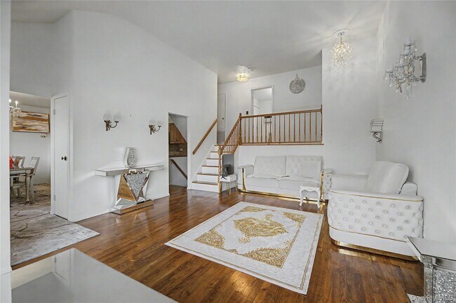 Building Photo - 6 Westwind Rd