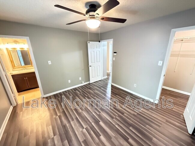 Building Photo - 8006 Maxwelton Dr