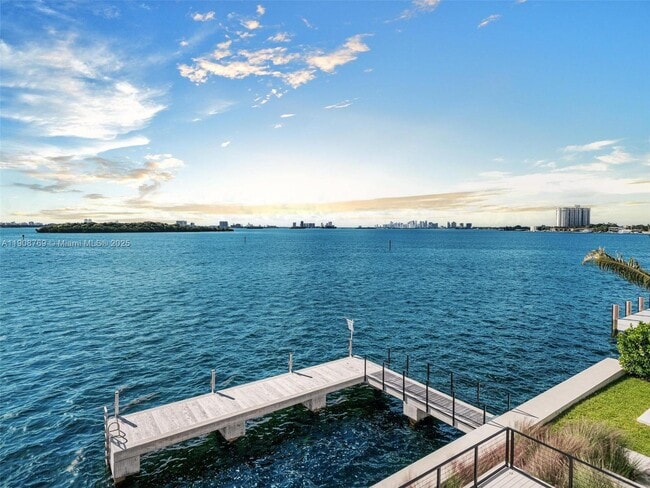 Building Photo - 11400 N Bayshore Dr