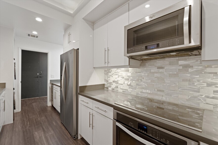 Building Photo - 2175 S Beverly Glen Blvd