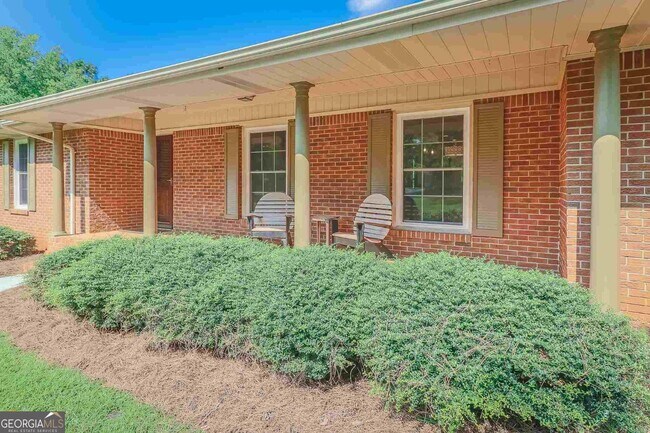 Building Photo - 99 Woodvalley Dr