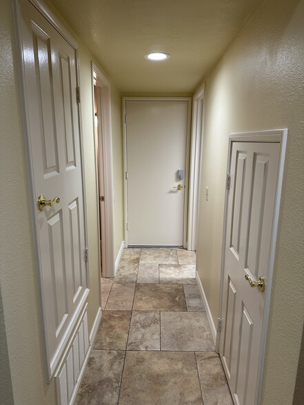 Building Photo - 15400 Zaharias St