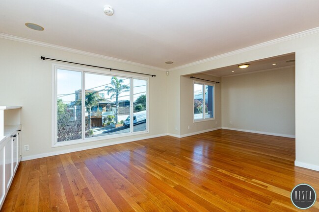 Building Photo - ELEGANT 3BD/2BA NOE VALLEY HOME WITH PRIVA...