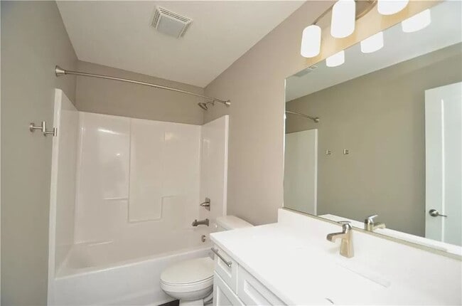 Building Photo - 660 SE Greyson Ln