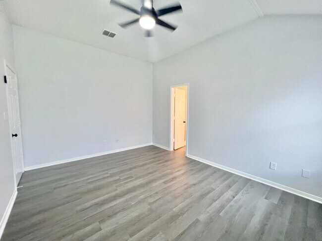 Building Photo - Updated 4 Bed Home in Killeen!