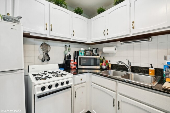 Building Photo - 2201 N Cleveland Ave