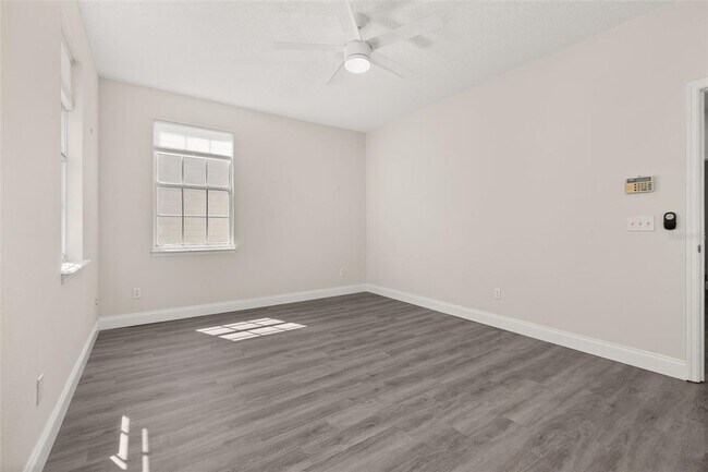 Building Photo - 212 Ficus St