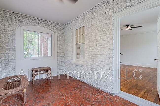Building Photo - 712 Augusta St