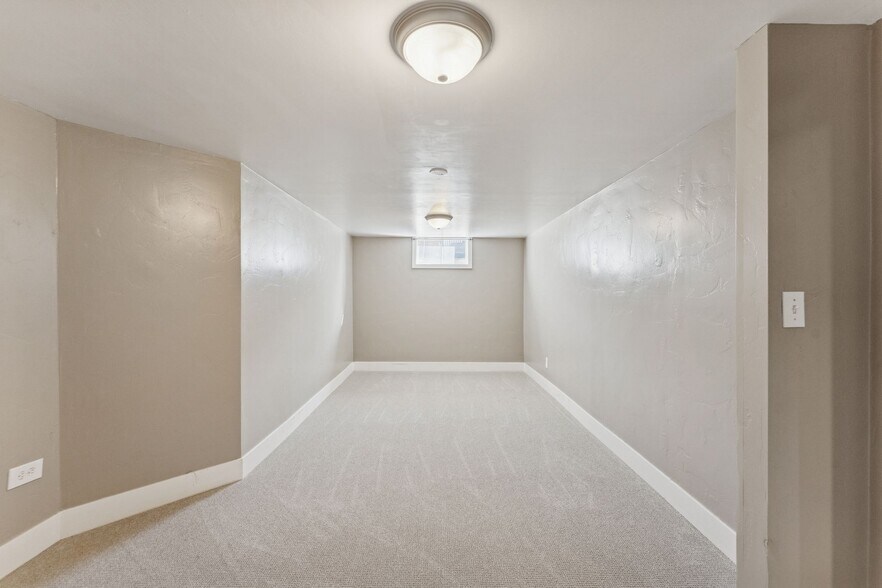 Building Photo - 2937 S 900 E