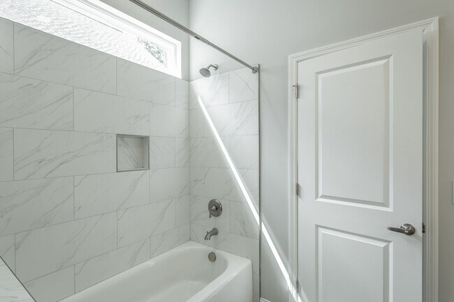 Building Photo - Brand new 3 bedroom 2 bath