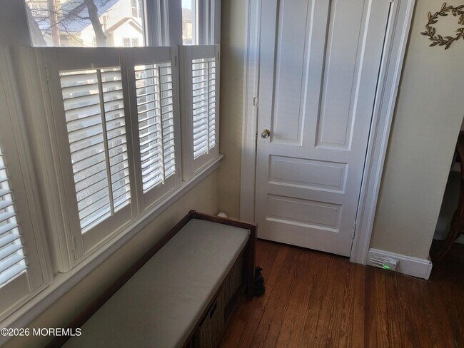 Building Photo - 80 Heck Ave