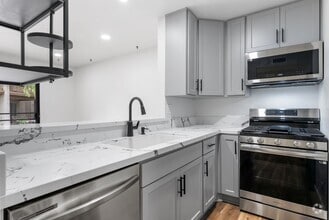Building Photo - Renovated 1 Bedroom Condo Overlooking Creek