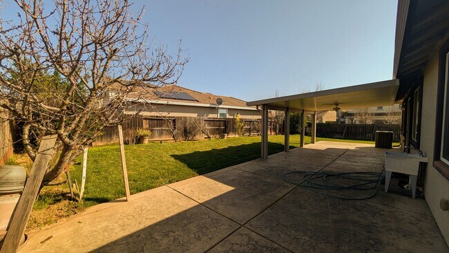 Building Photo - Perfect Single Story Home in Sacramento!