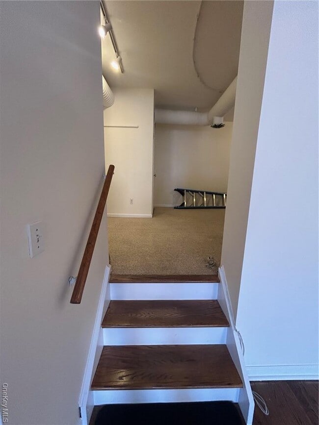 Building Photo - 25 N Division St