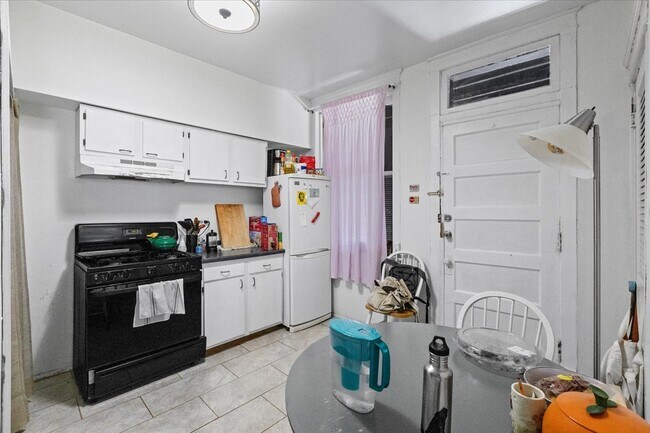 Building Photo - 4002 N Southport-2