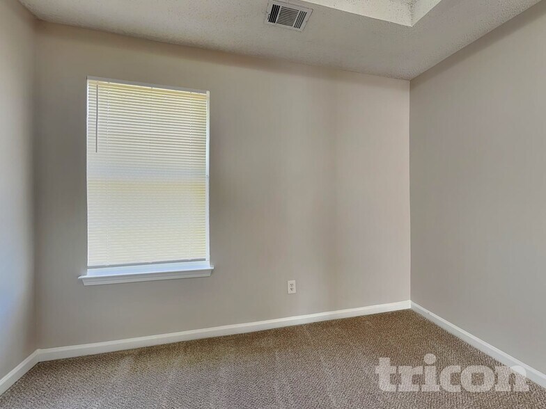 Building Photo - 50 Robertford Dr
