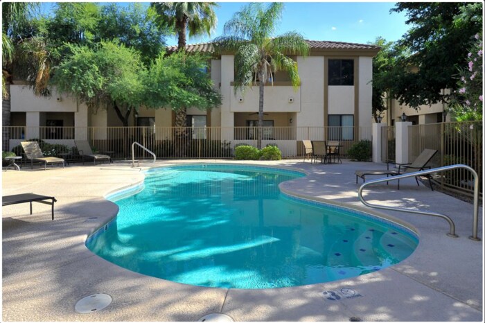 Building Photo - 2550 E River Rd