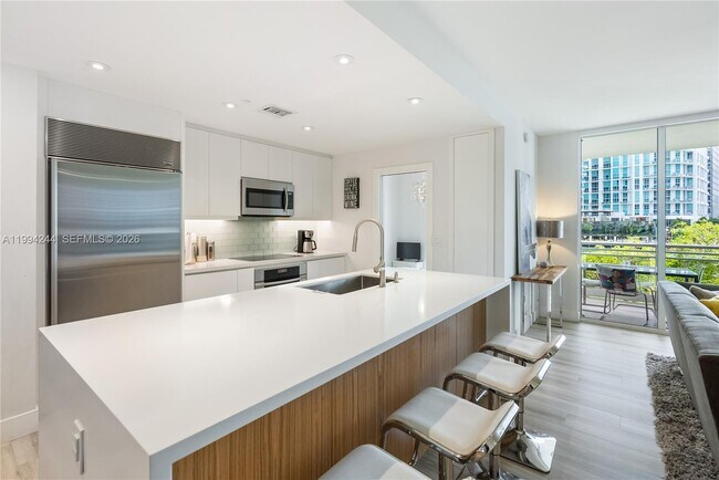 Building Photo - 901 Brickell Key Blvd