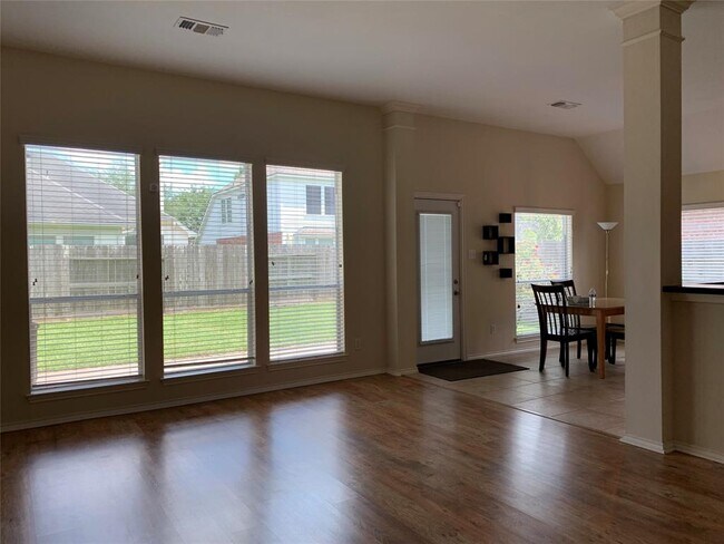 Building Photo - 3023 Aspen Ln