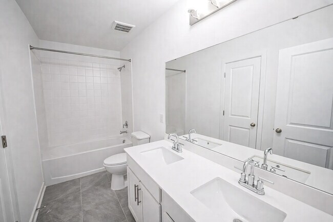 Building Photo - 154 Kingswood Cir
