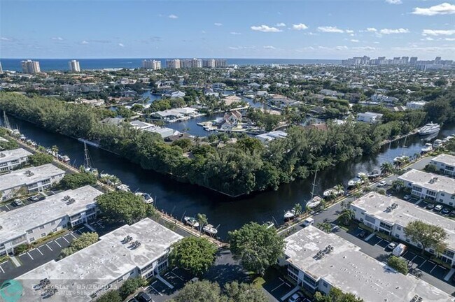 Building Photo - 6243 Bay Club Dr