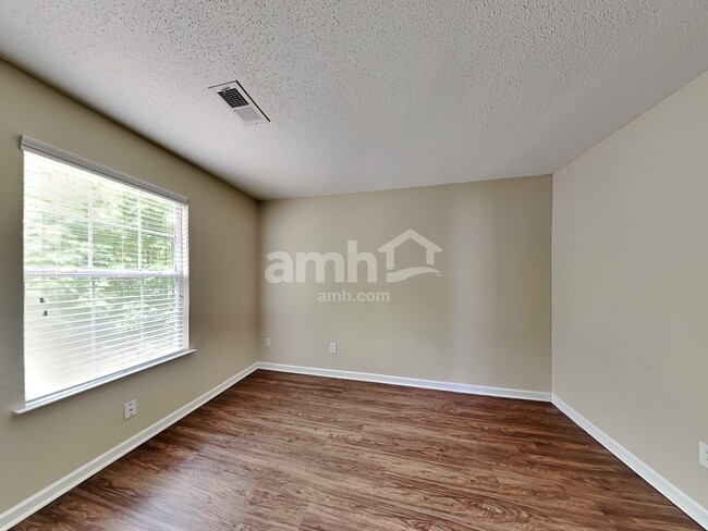 Building Photo - 515 Kingsman Ln