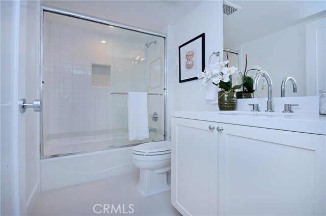 Building Photo - 4641 Cahuenga Blvd