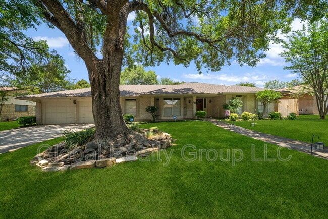 Building Photo - 425 Crestwood Dr