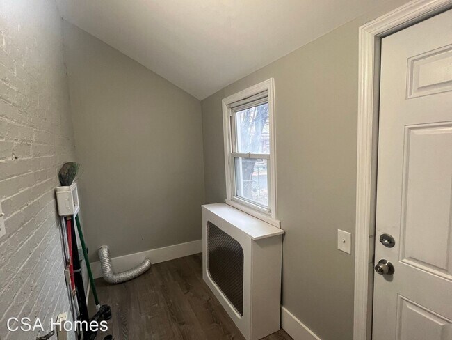 Building Photo - 3 br, 1.5 bath House - 952 S 8th St.