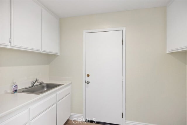 Building Photo - 2 Crystalglen