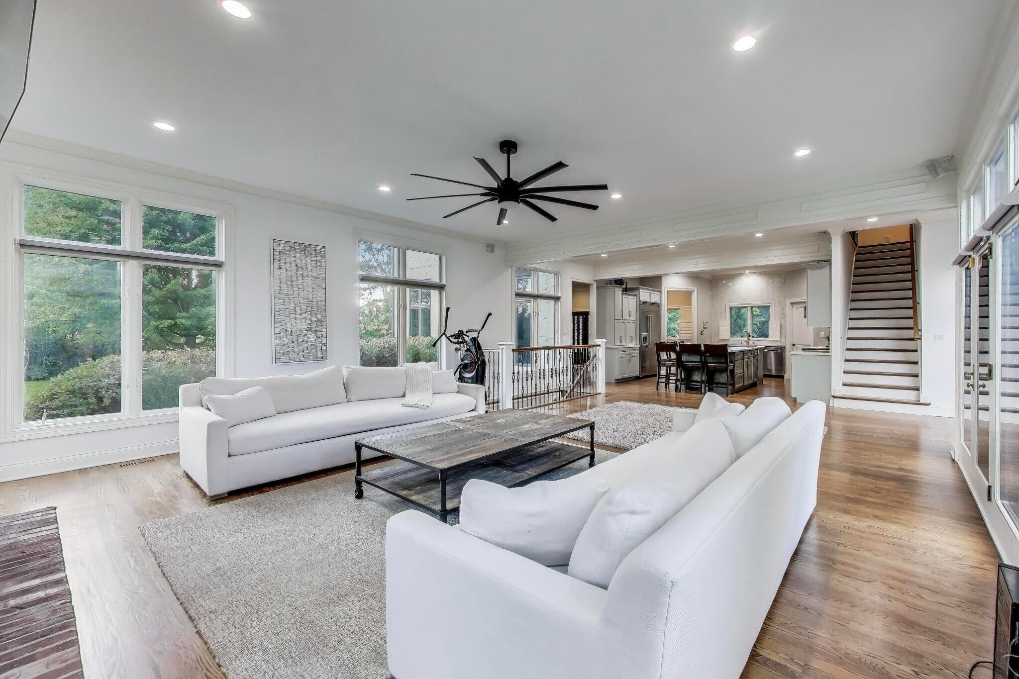 Building Photo - 23W711 Hobson Rd