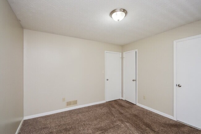 Building Photo - 15 Glenloch Point