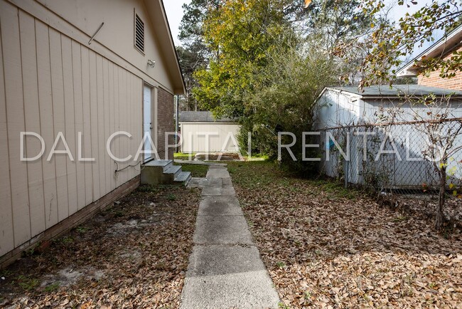 Building Photo - Newly Renovated Home