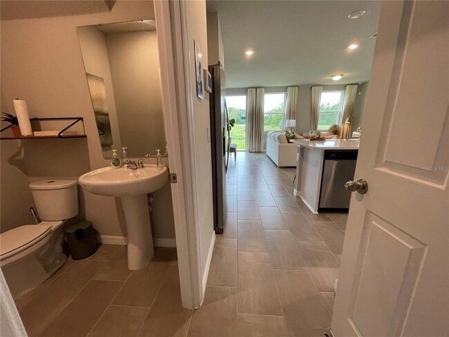 Building Photo - 732 Legacy Dr