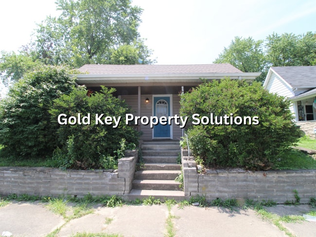 Primary Photo - Updated 2 BR 1 BA House with Garage and Ce...