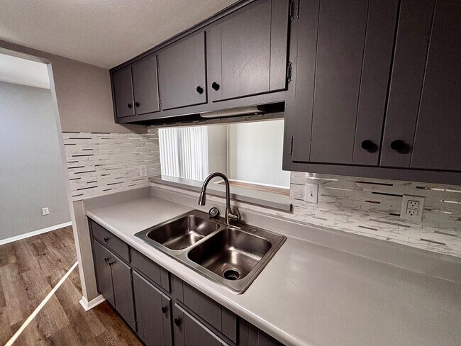 Building Photo - Spacious One Bedroom Located in Kettering ...