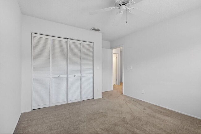 Building Photo - Spacious & Exciting Townhome style Condo