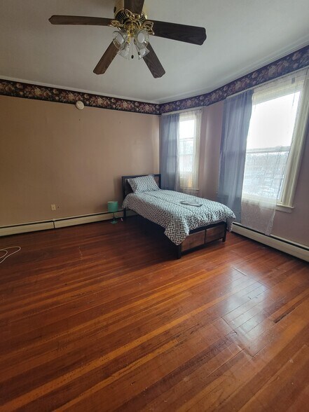 Private Room1 - 32 Rowe Ave