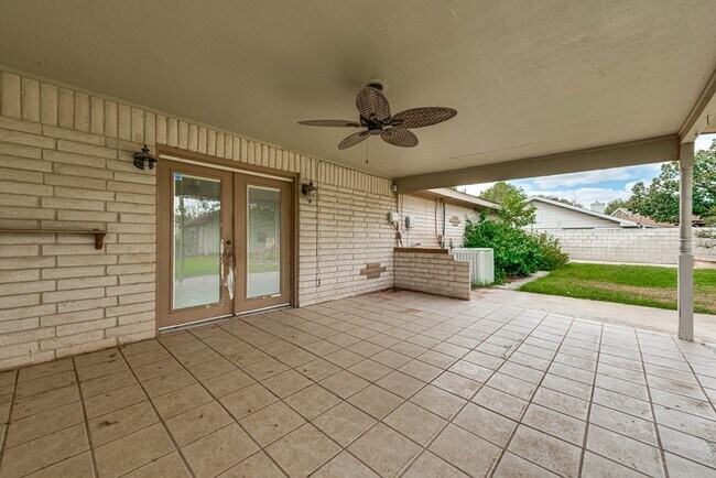 Building Photo - 6209 Glenhaven Dr