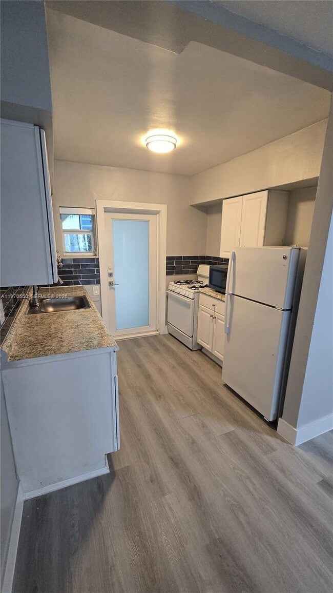 Building Photo - 9200 E Bay Harbor Dr