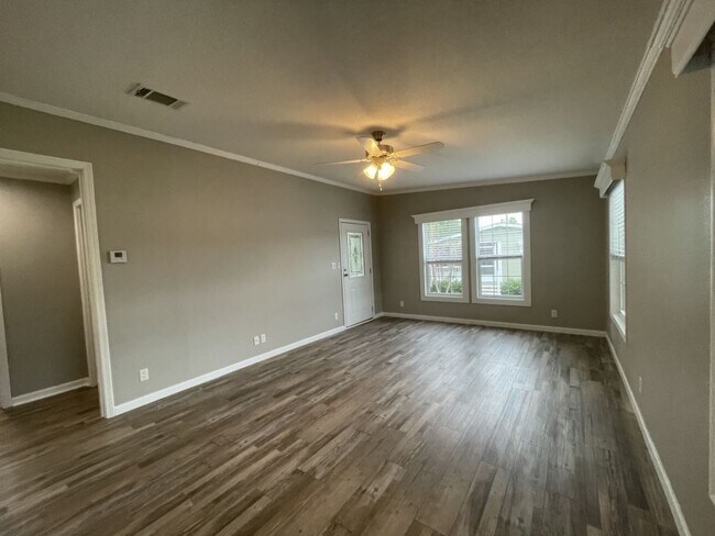 Building Photo - 36126 Plum Ave